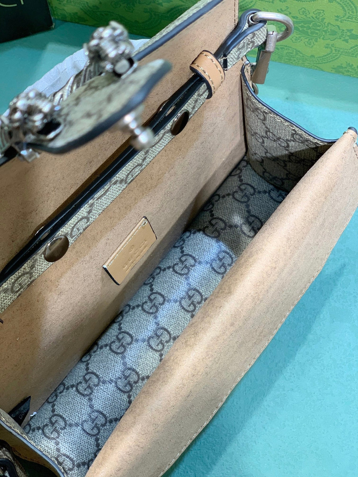 Anum Bags Detail