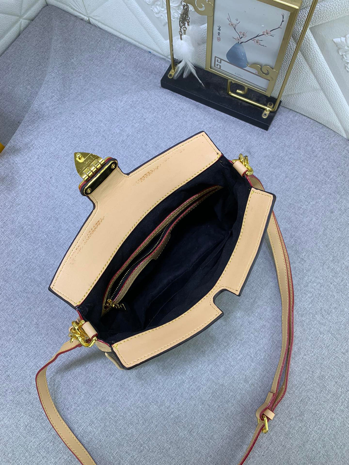 Anum Bags Detail