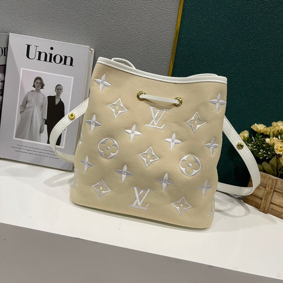 Anum Bags Detail