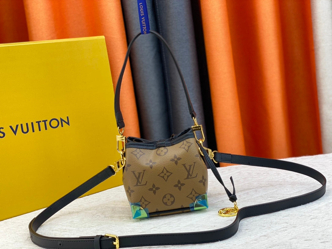 Anum Bags Detail