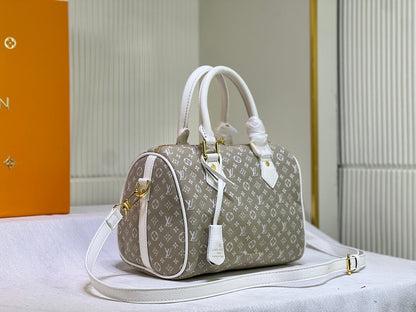 Anum Bags Detail