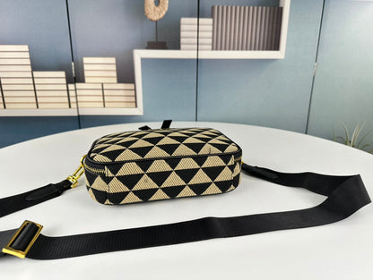 Anum Bags Detail