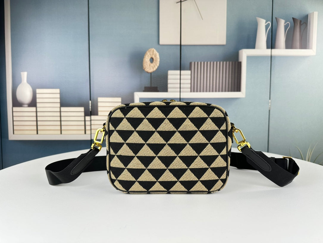 Anum Bags Detail