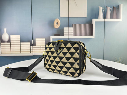 Anum Bags Detail