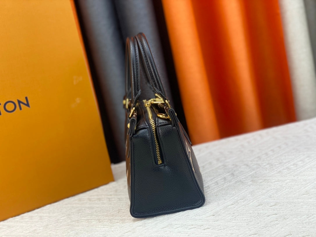 Anum Bags Detail