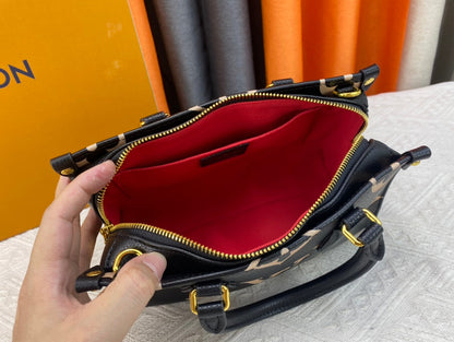 Anum Bags Detail