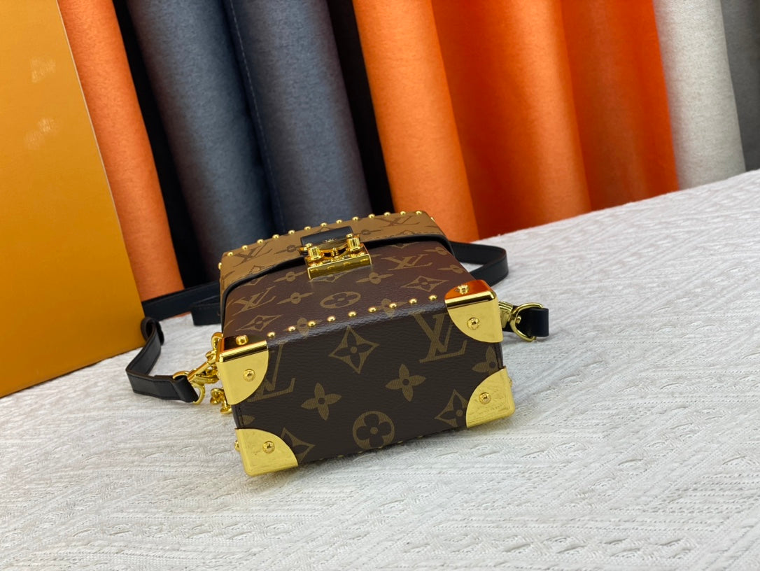 Anum Bags Detail