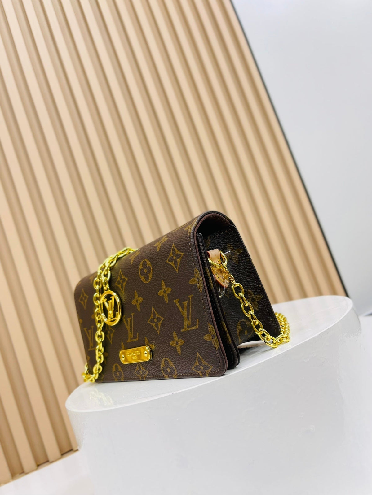 Anum Bags Detail