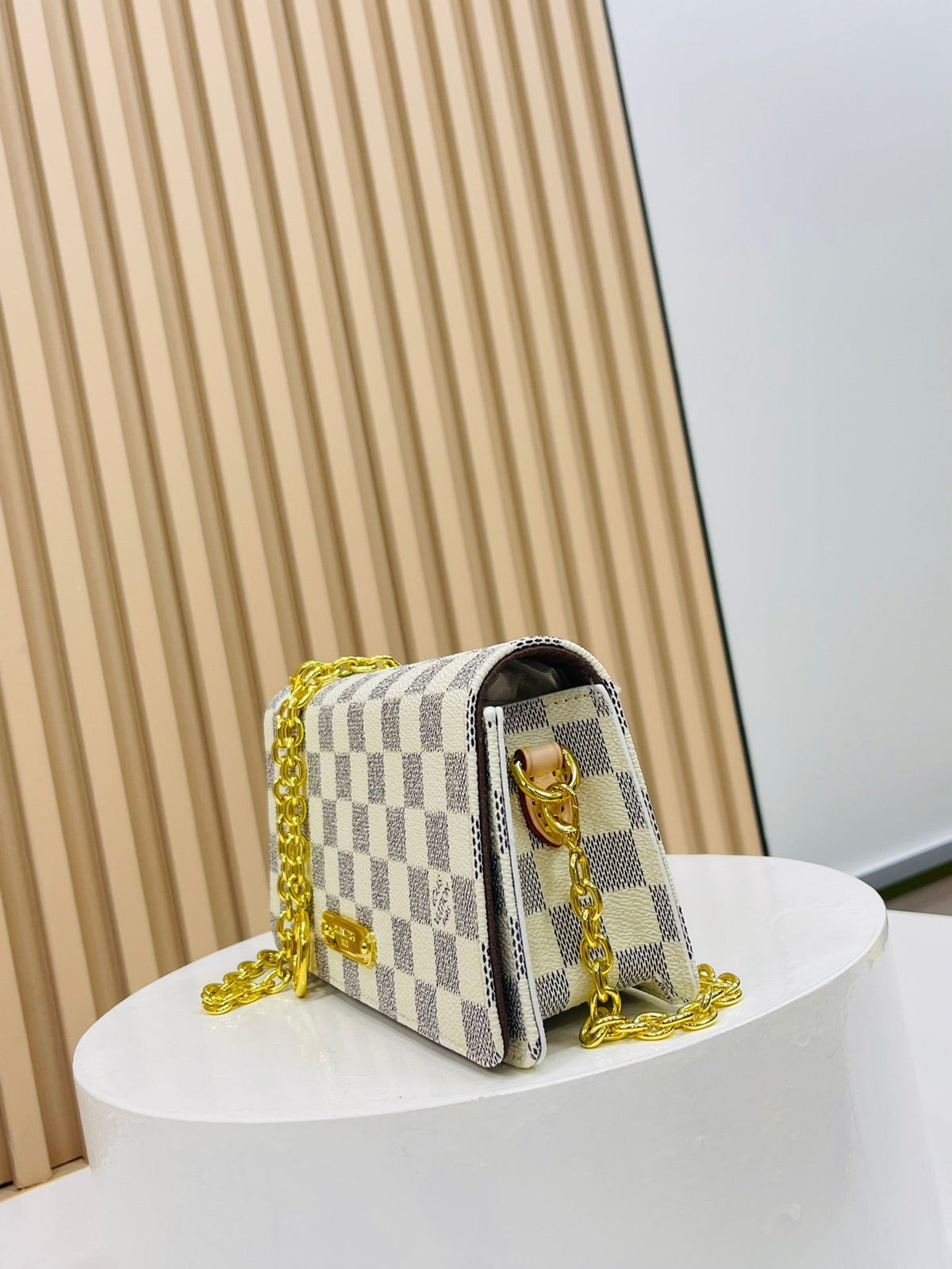 Anum Bags Detail