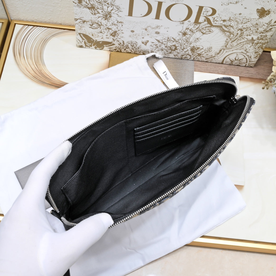 Anum Bags Detail
