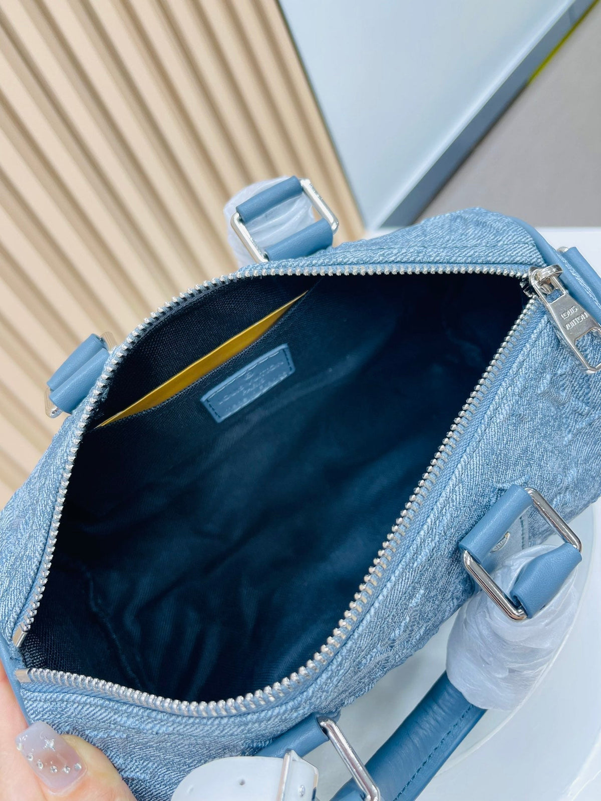 Anum Bags Detail