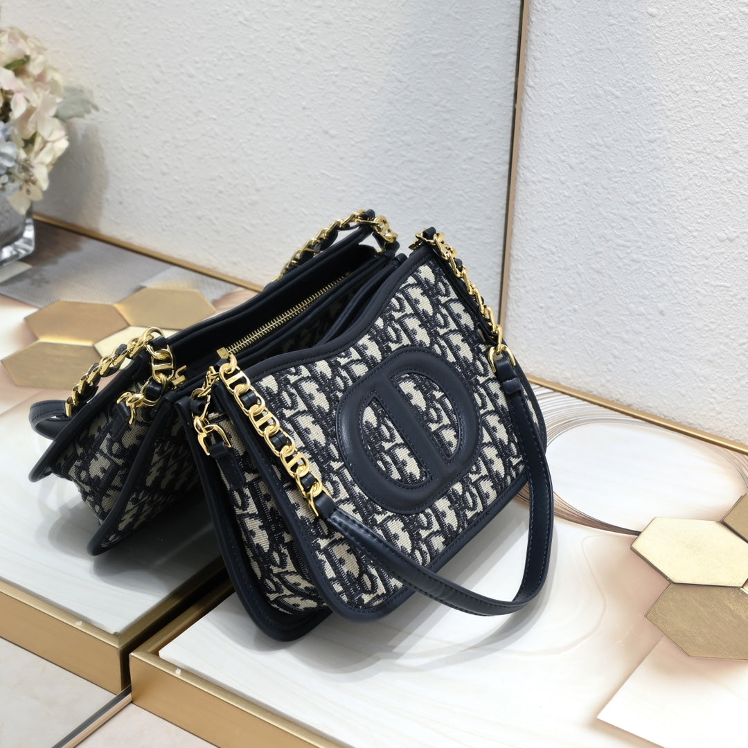 Anum Bags Detail