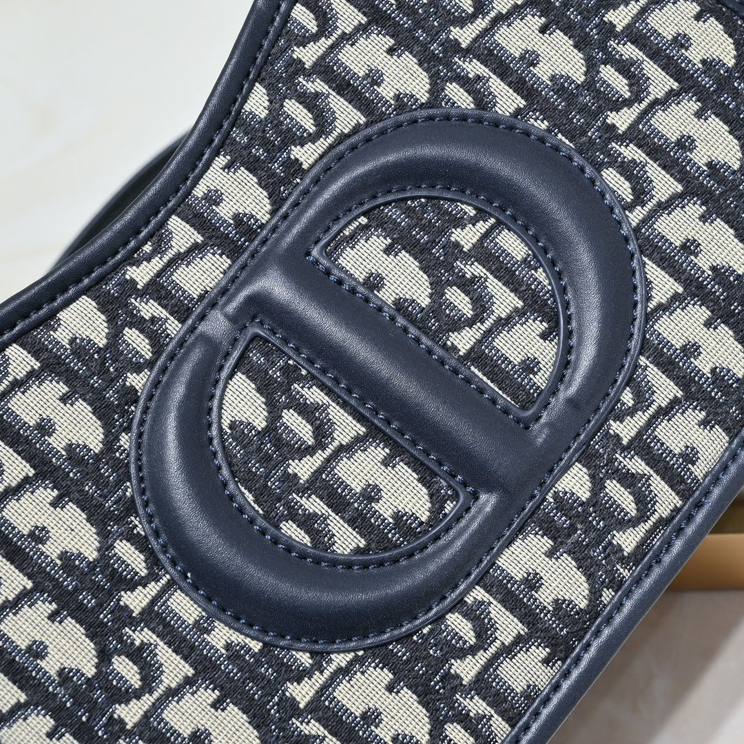Anum Bags Detail