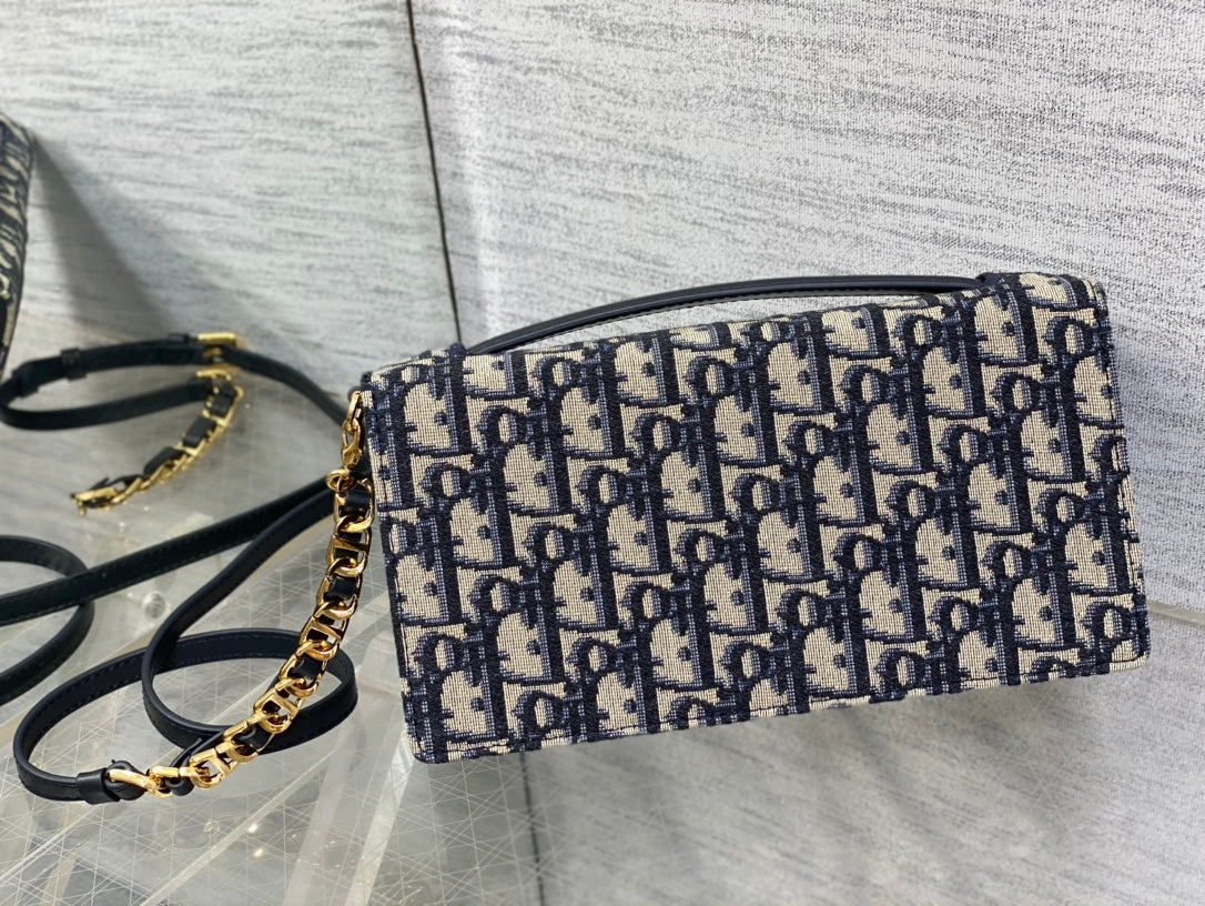 Anum Bags Detail