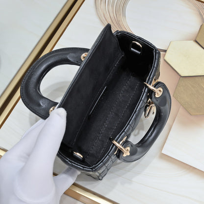 Anum Bags Detail