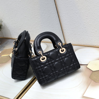 Anum Bags Detail