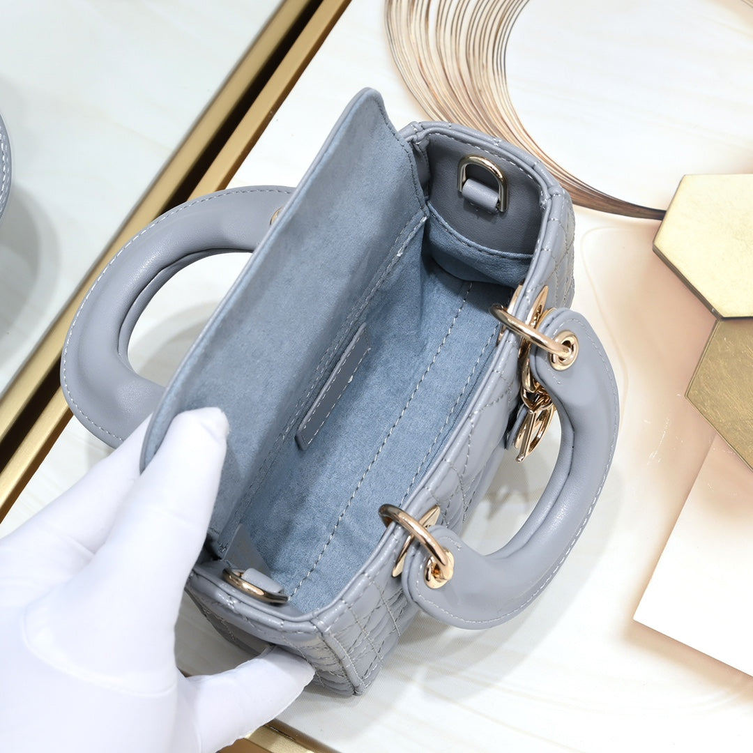 Anum Bags Detail
