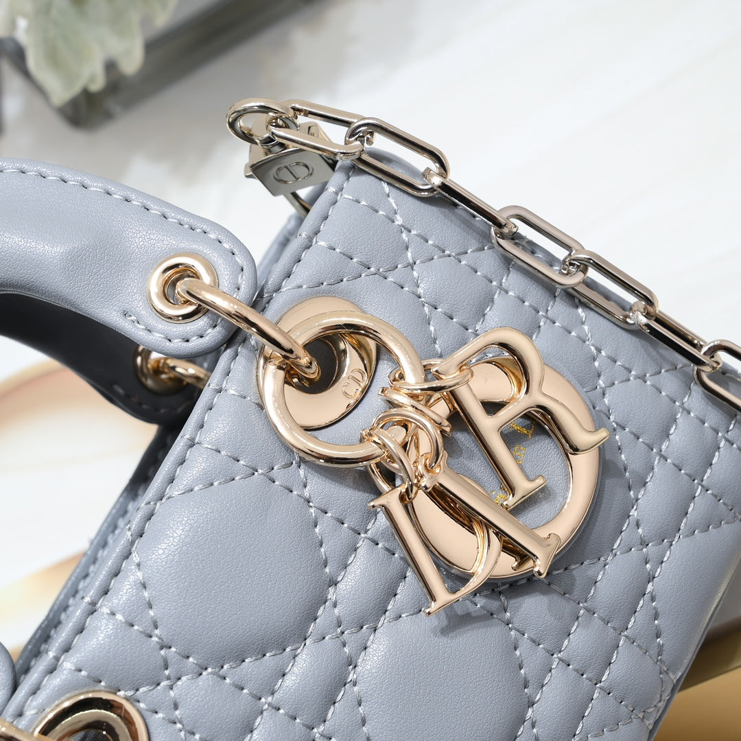 Anum Bags Detail