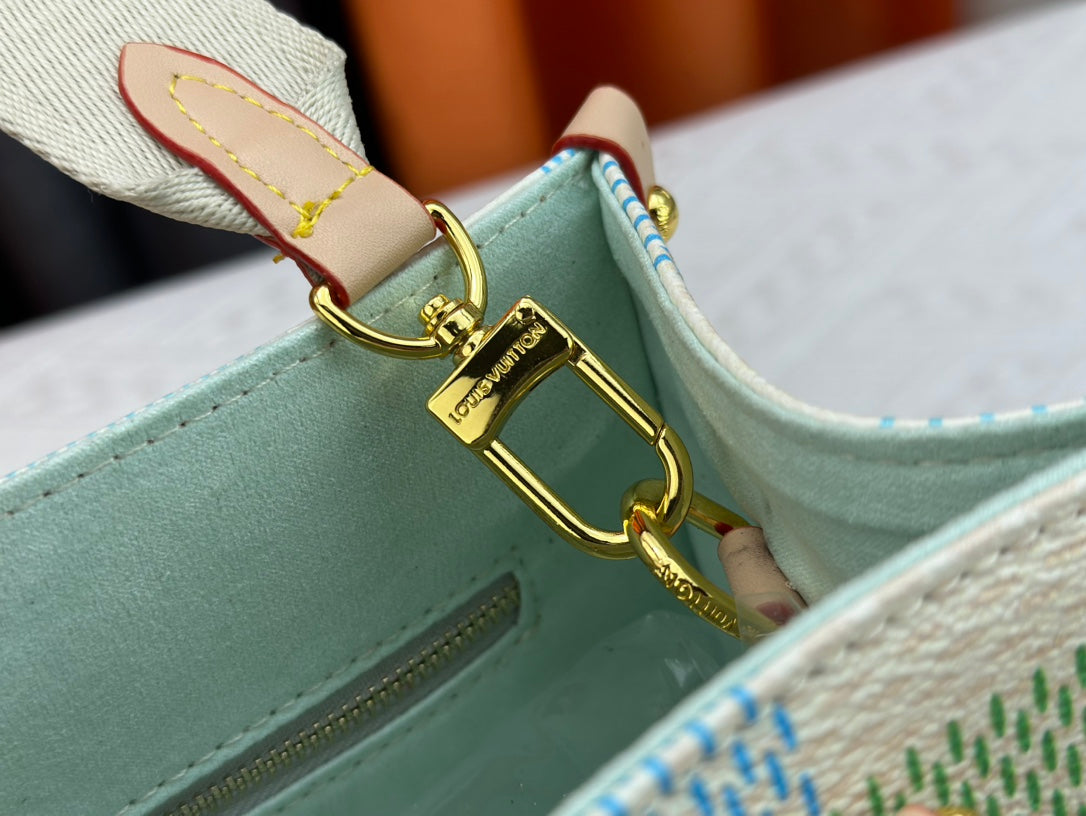 Anum Bags Detail