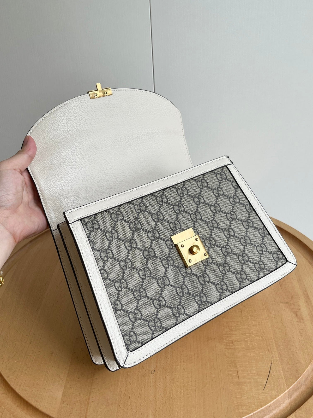 Anum Bags Detail