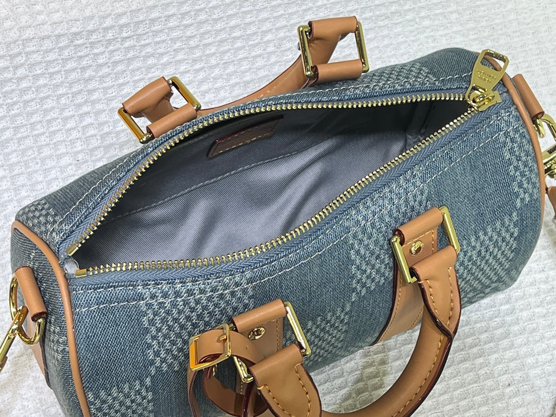 Anum Bags Detail