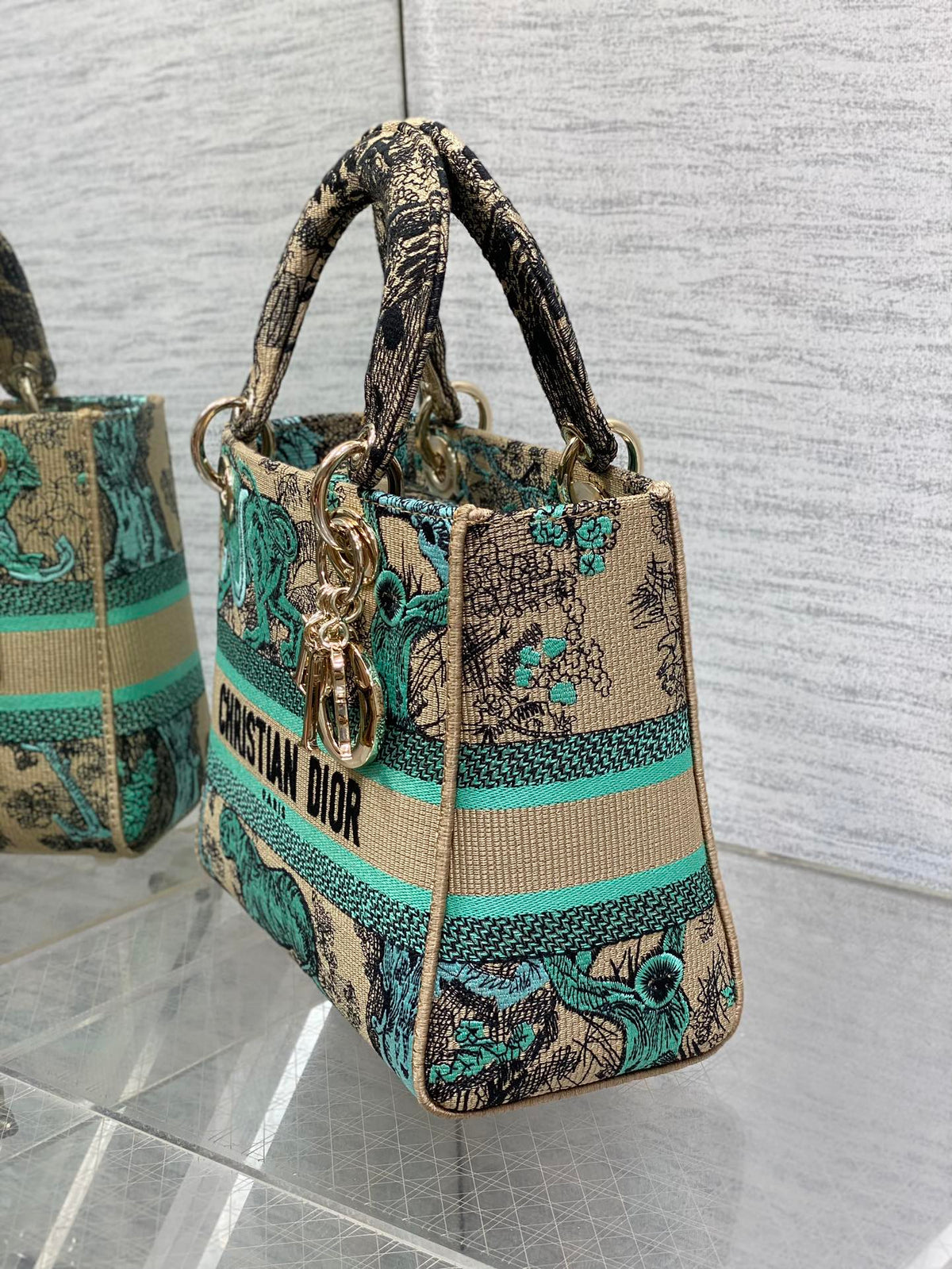 Anum Bags Detail