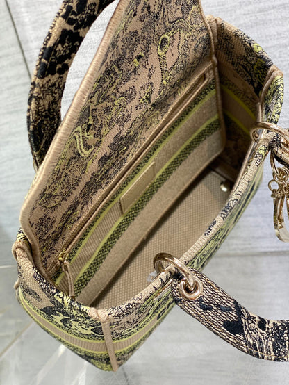 Anum Bags Detail
