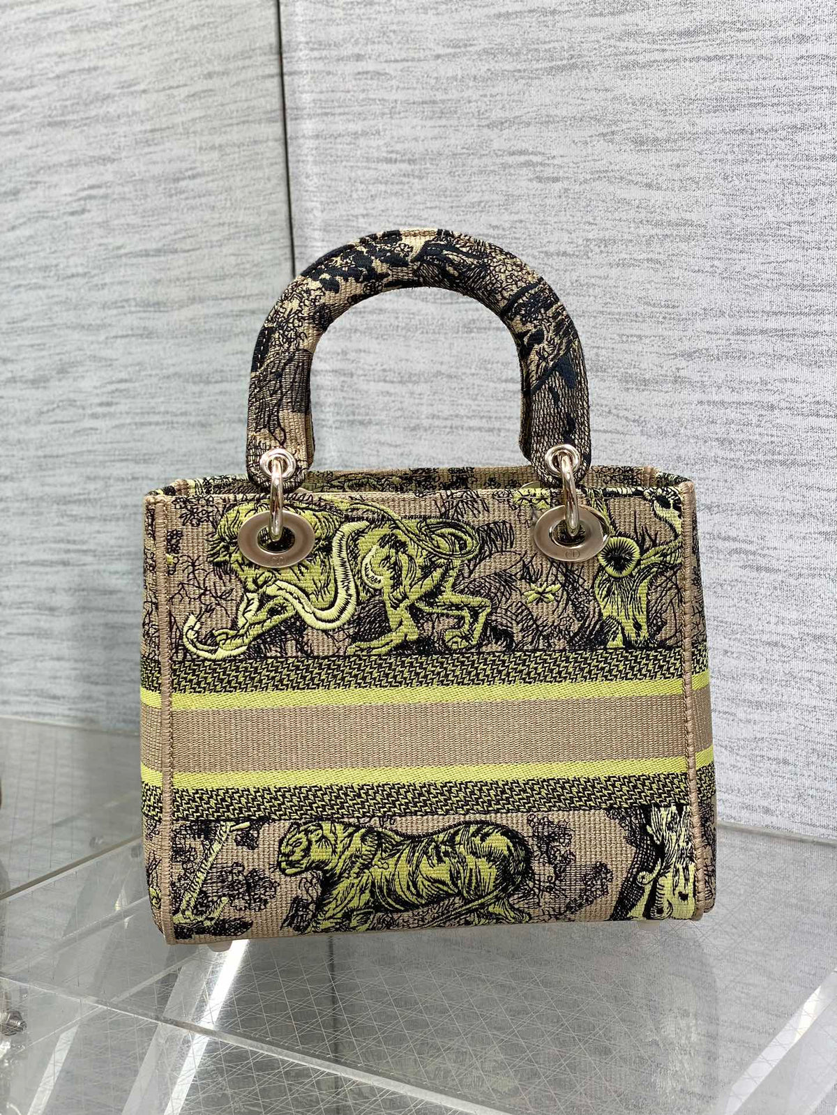Anum Bags Detail