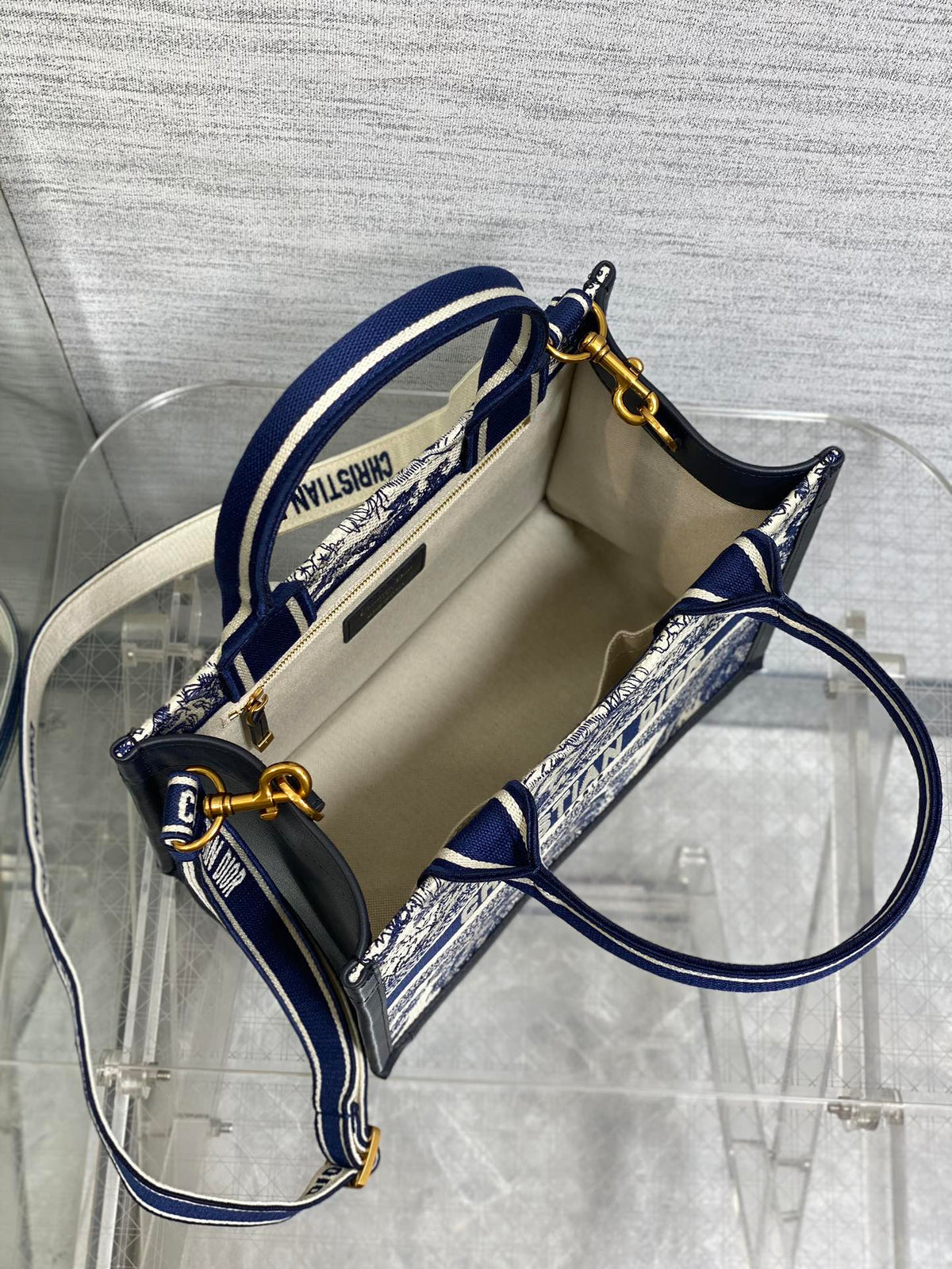 Anum Bags Detail