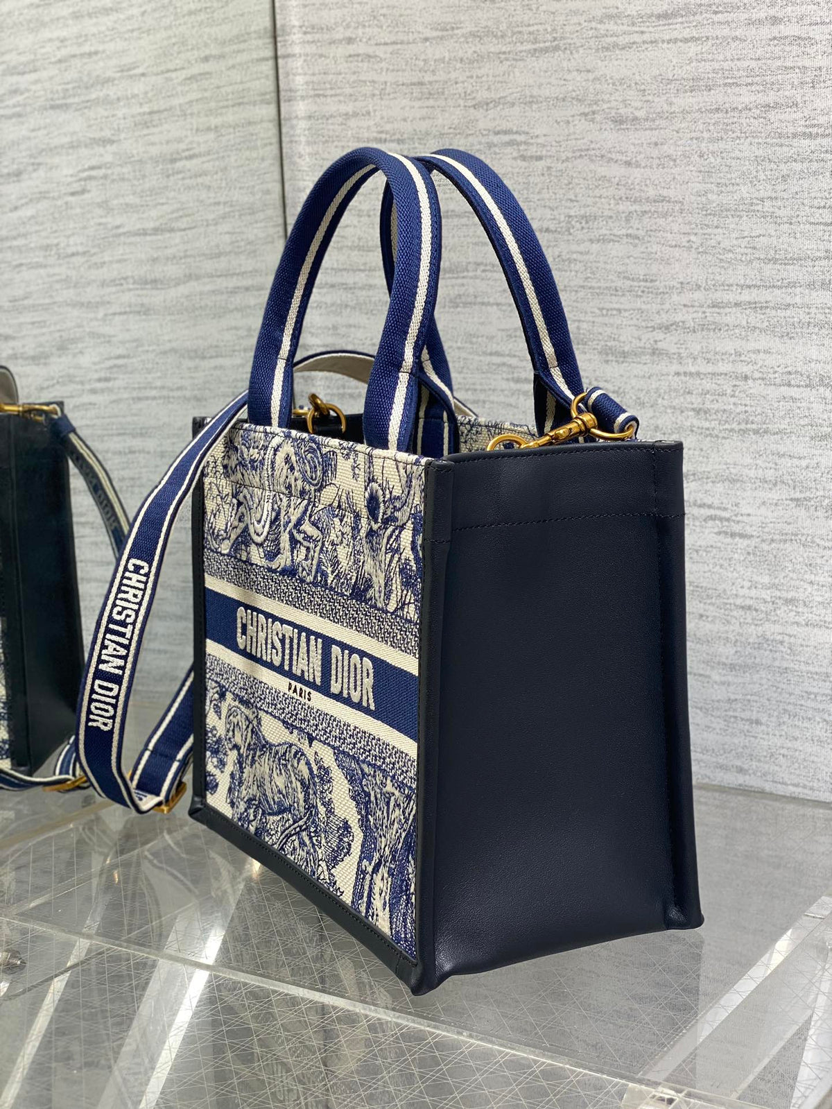 Anum Bags Detail