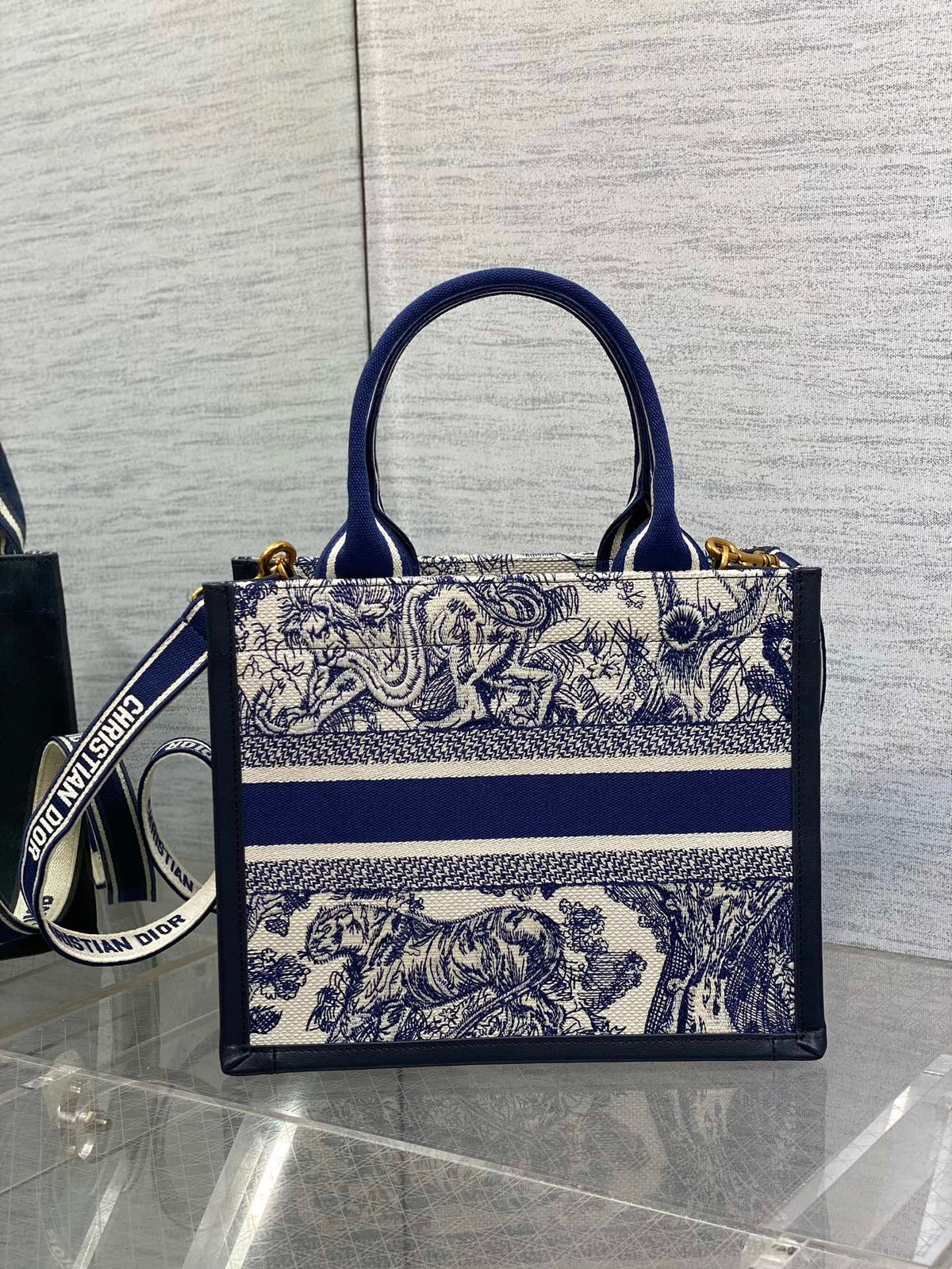Anum Bags Detail
