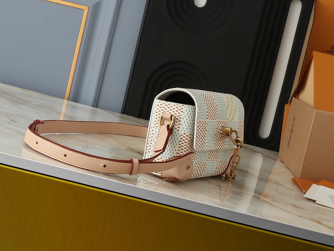 Anum Bags Detail