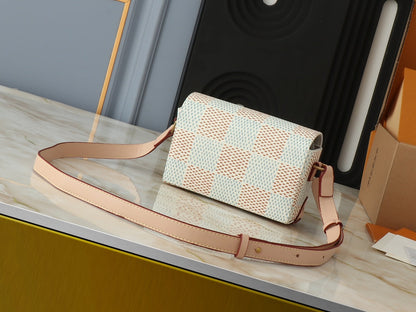 Anum Bags Detail