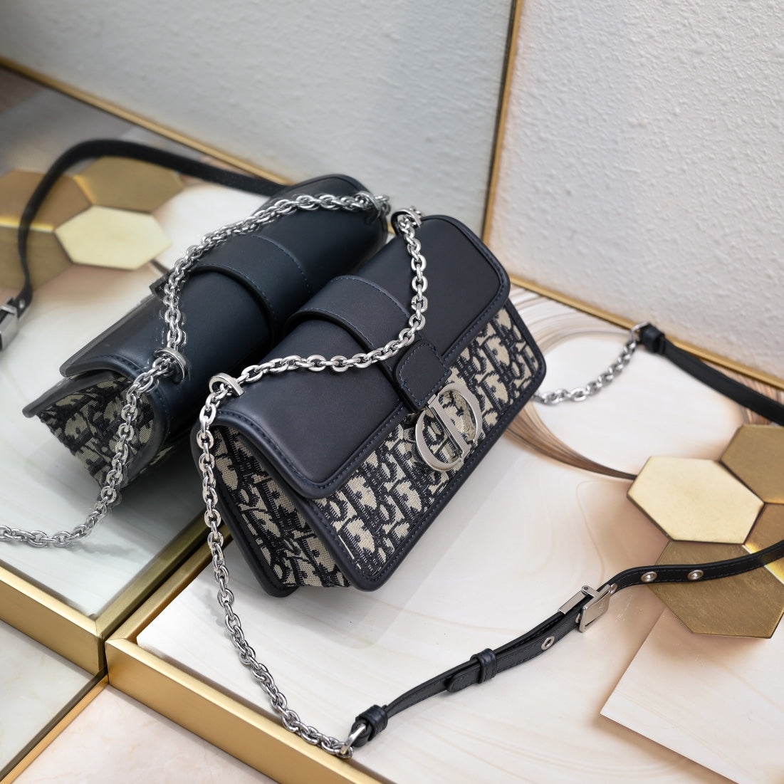 Anum Bags Detail