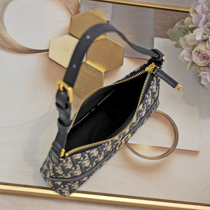 Anum Bags Detail