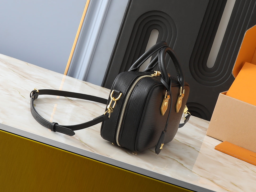 Anum Bags Detail