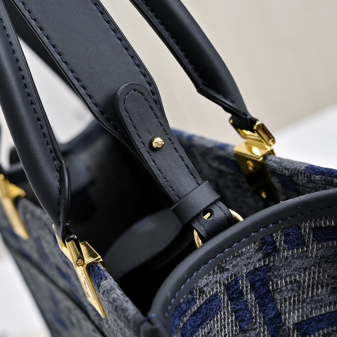 Anum Bags Detail