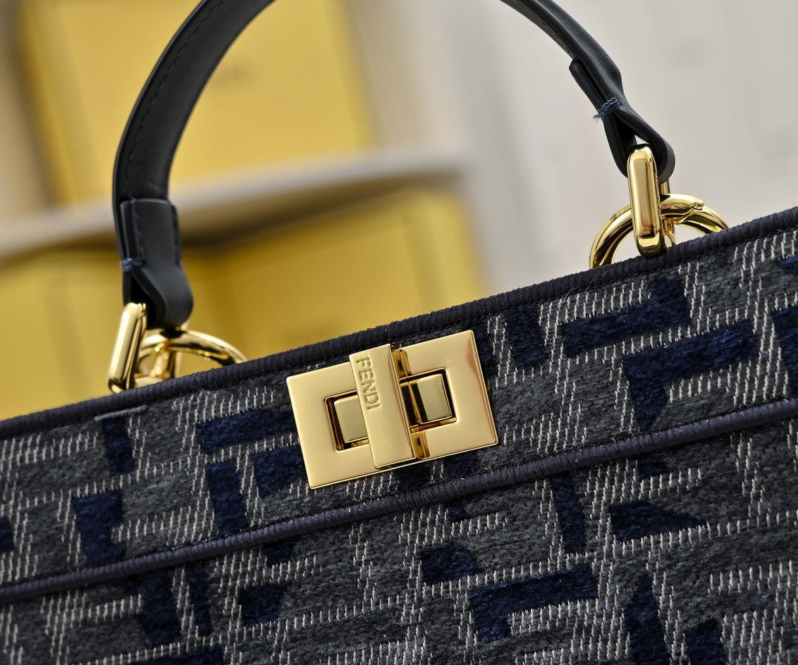 Anum Bags Detail