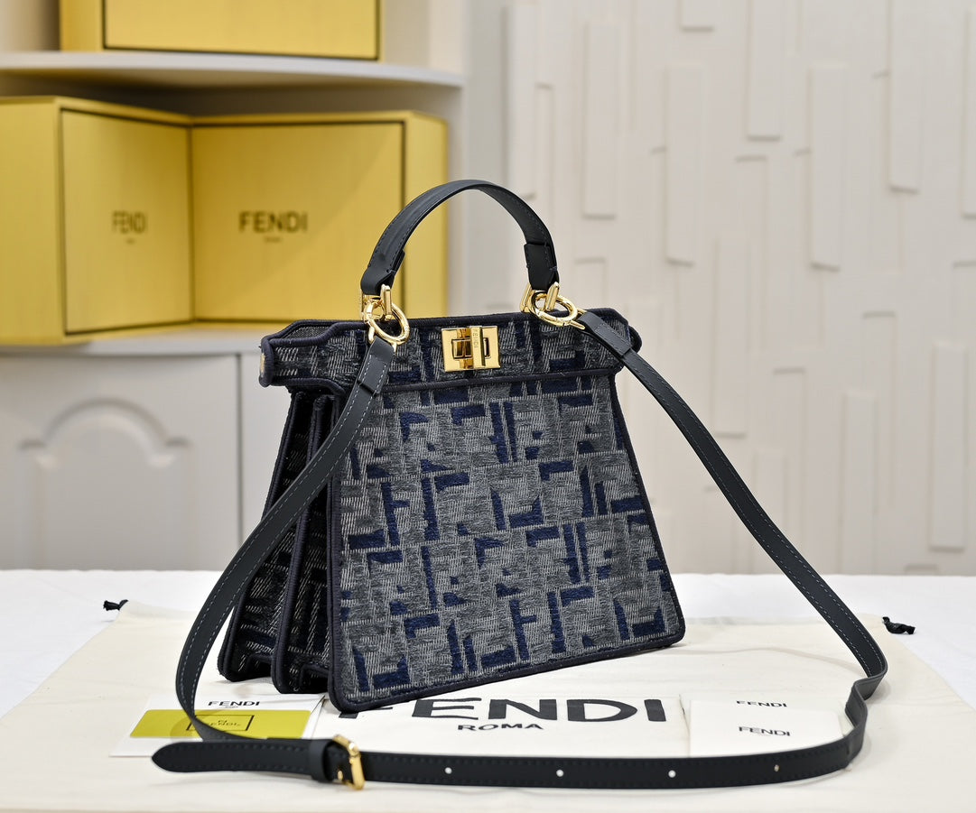 Anum Bags Detail