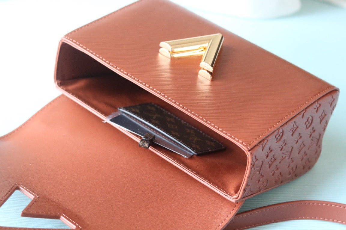 Anum Bags Detail