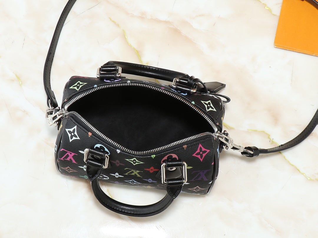 Anum Bags Detail