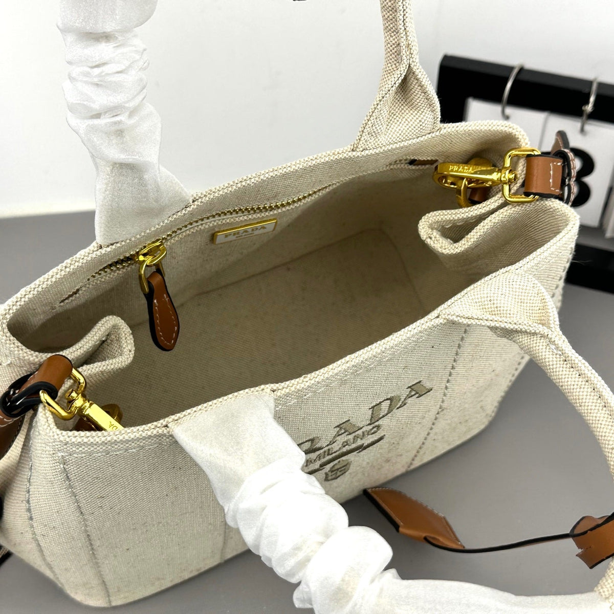 Anum Bags Detail
