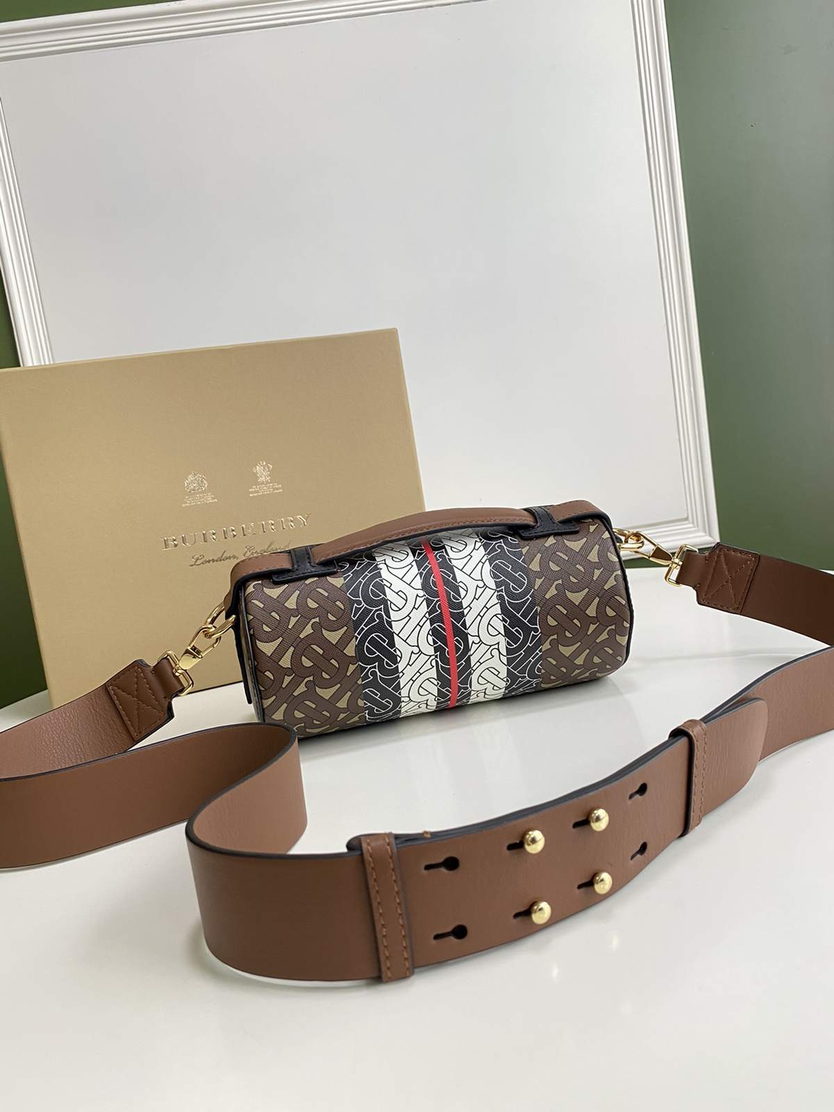 Anum Bags Detail
