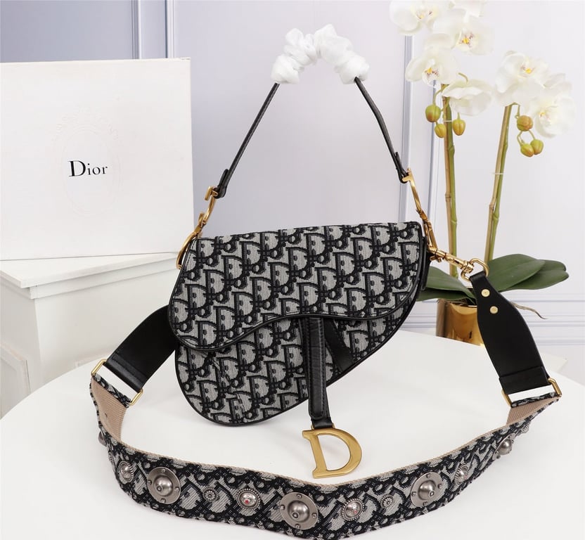 Anum Bags Detail