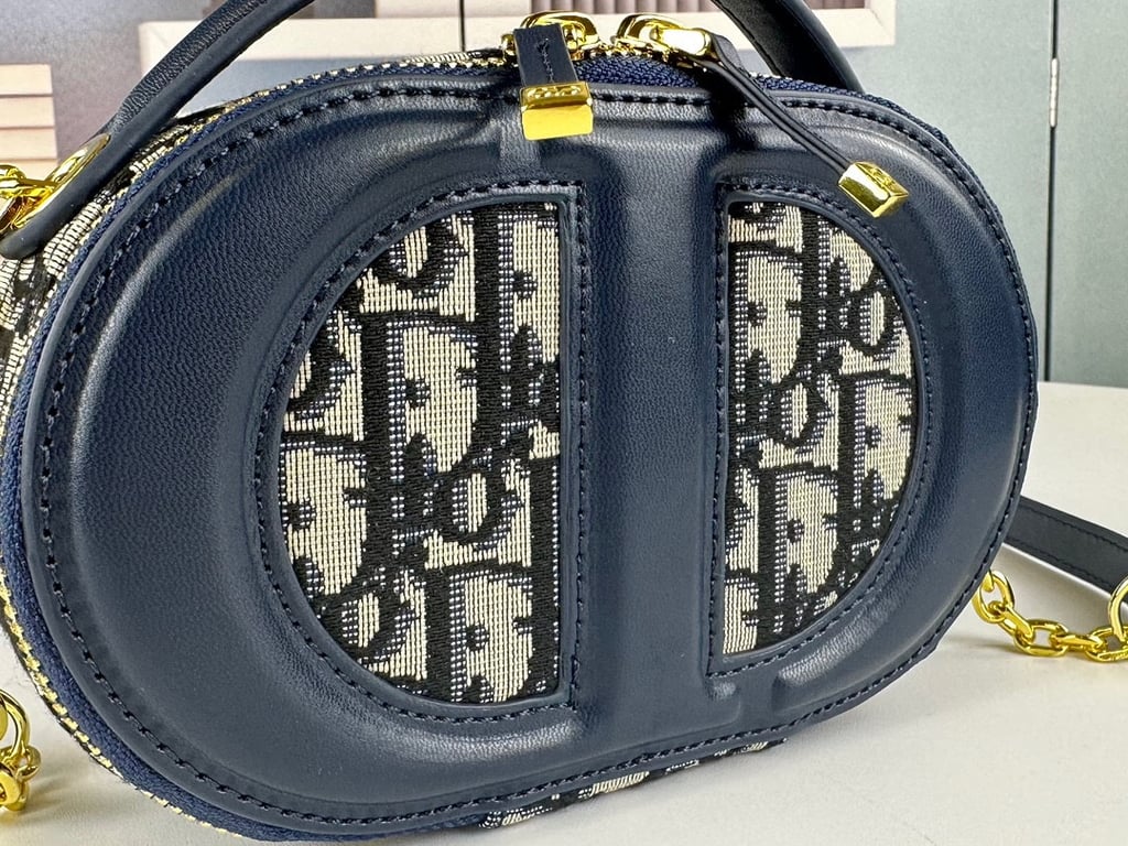 Anum Bags Detail