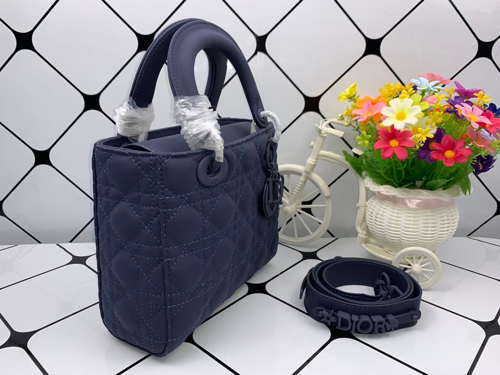 Anum Bags Detail