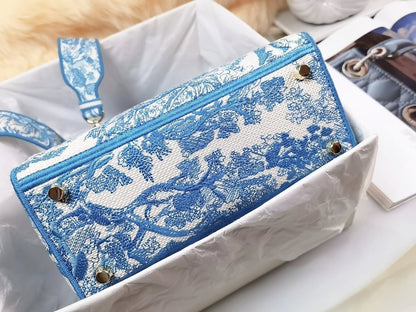 Anum Bags Detail