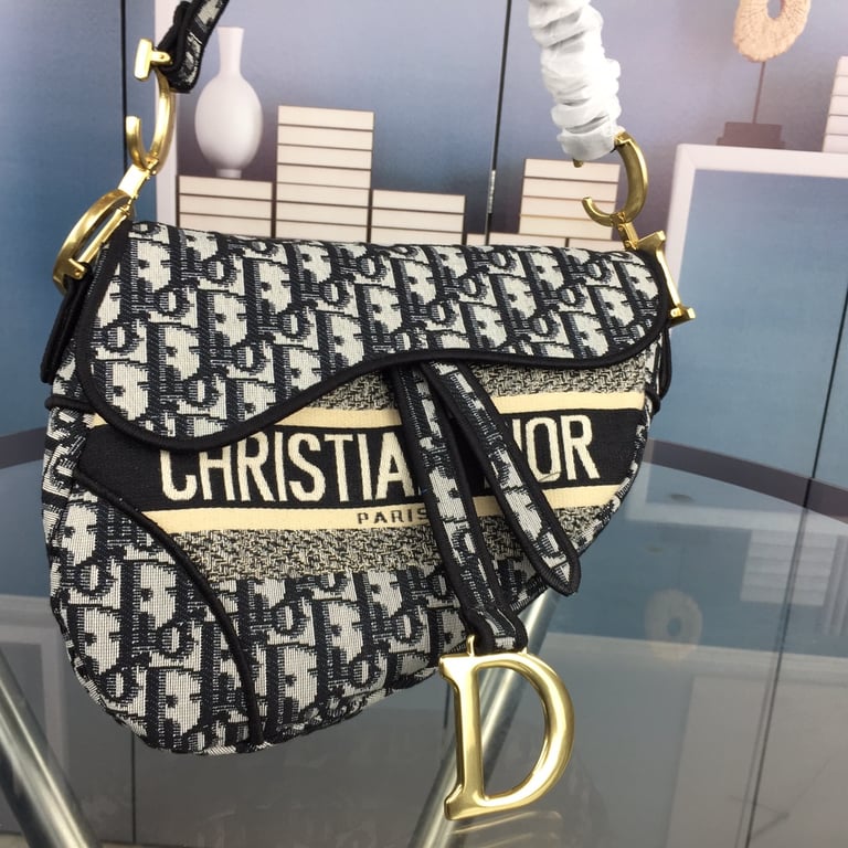 Anum Bags Detail