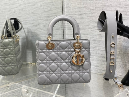 Anum Bags Detail