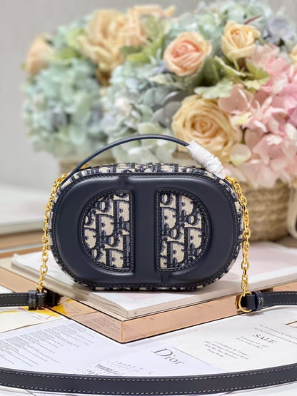 Anum Bags Detail